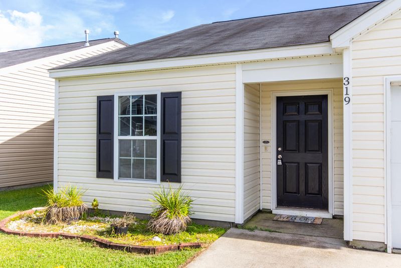 319 Salkahatchie St, Summerville, SC 29485