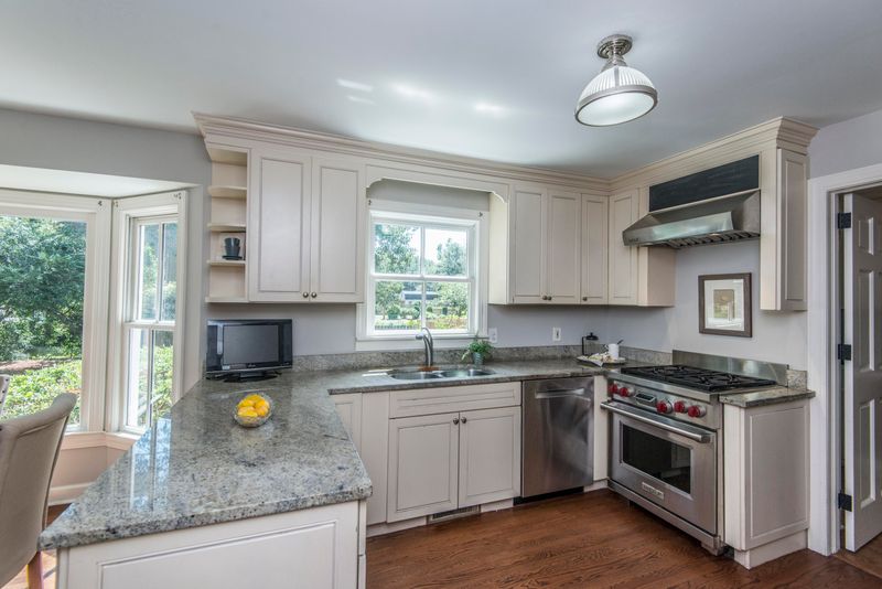 960 Tall Pine Rd, Mount Pleasant, SC 29464