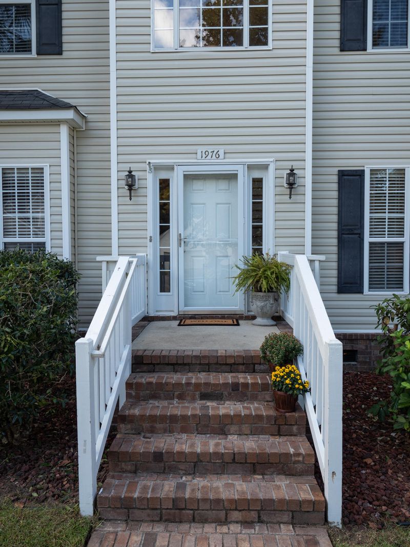 1976 N Smokerise Way, Mount Pleasant, SC 29466