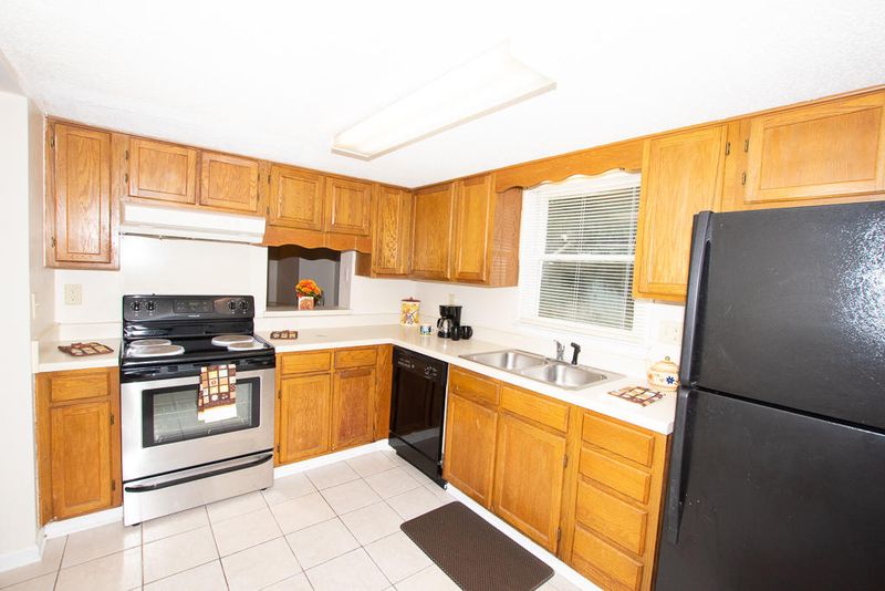 900 Peacock Pl, Summerville, SC 29485