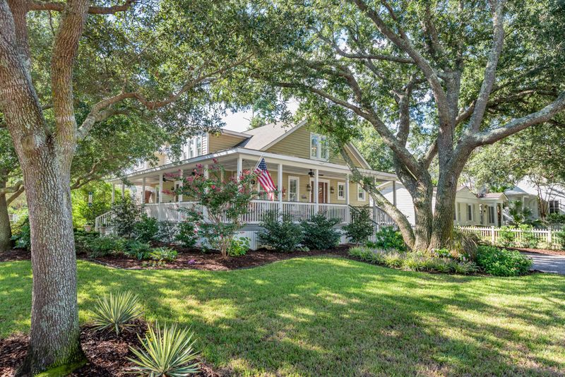 223 Center St, Mount Pleasant, SC 29464