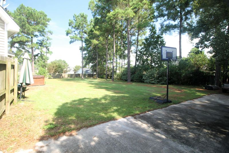 1300 Grassy Hill Ct, Hanahan, SC 29410
