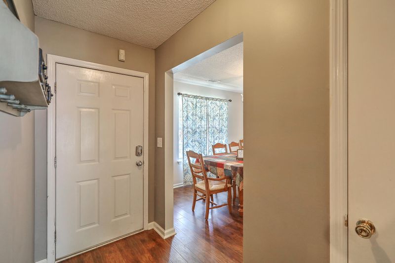 1582 Mathis Ferry Rd, Mount Pleasant, SC 29464