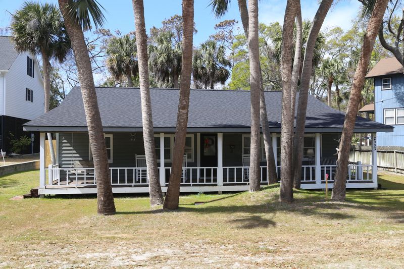 2003 Myrtle St, Edisto Beach, SC 29438