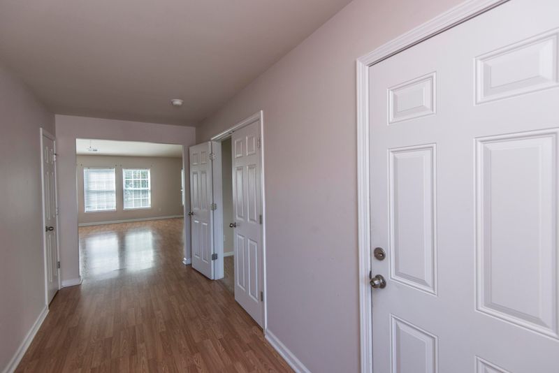215 Avonshire Dr, Summerville, SC 29483
