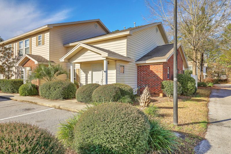 400 Sandlewood Dr, Summerville, SC 29483