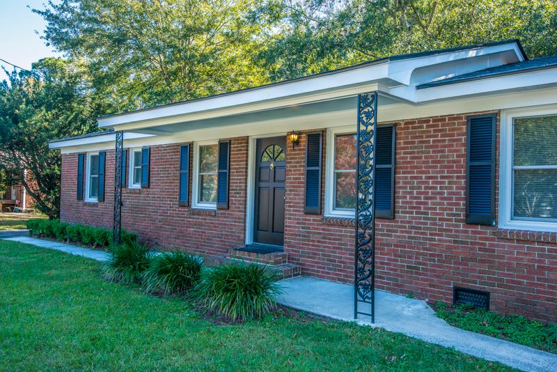 1487 Village Rd, Charleston, SC 29407
