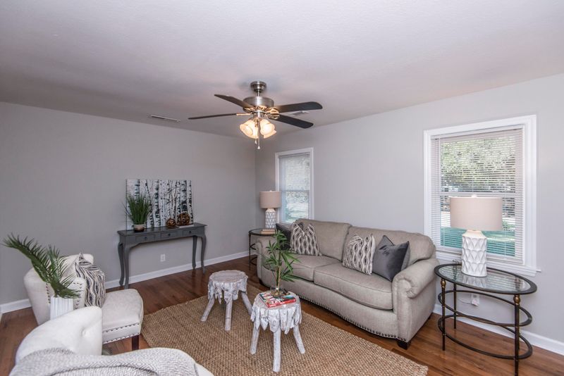 1487 Village Rd, Charleston, SC 29407