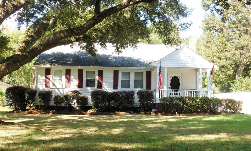 7 Lindendale Ave, Charleston, SC 29407