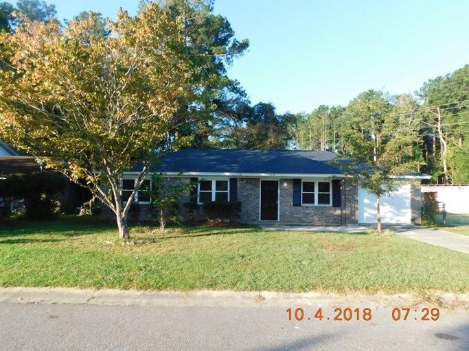 215 Mulberry Dr, Summerville, SC 29486
