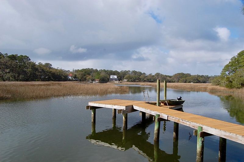 1463 Wescott Rd, Edisto Island, SC 29438