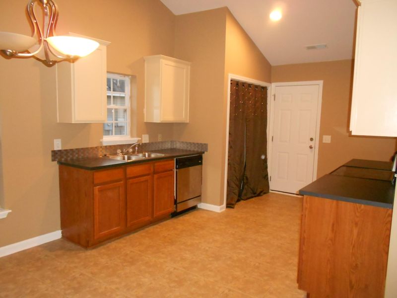 121 Salem Creek Dr, Goose Creek, SC 29445