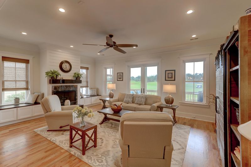 24 Yacht Harbor Ct, Isle Of Palms, SC 29451