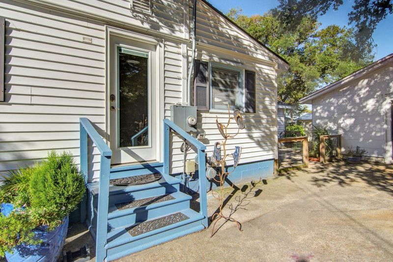 720 E Cooper Ave, Folly Beach, SC 29439