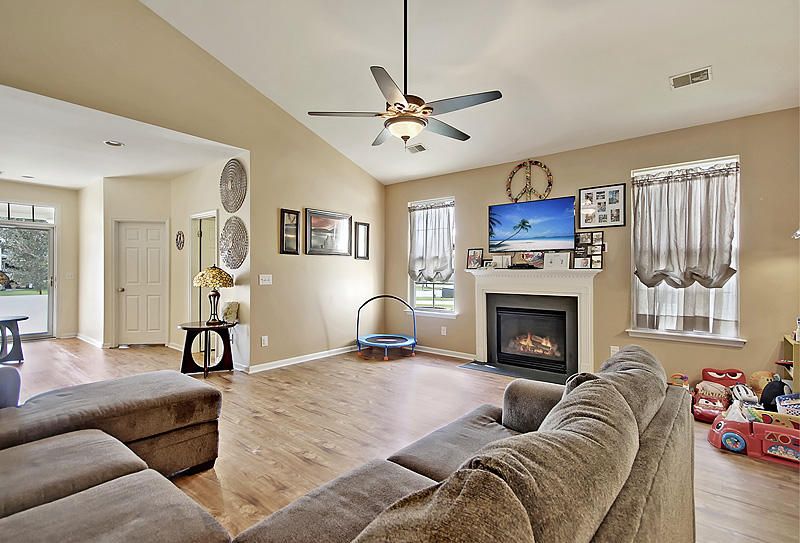 2992 Nantuckett Ave, North Charleston, SC 29420