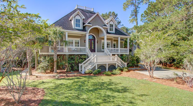 1496 Headquarters Plantation Dr, Johns Island, SC 29455