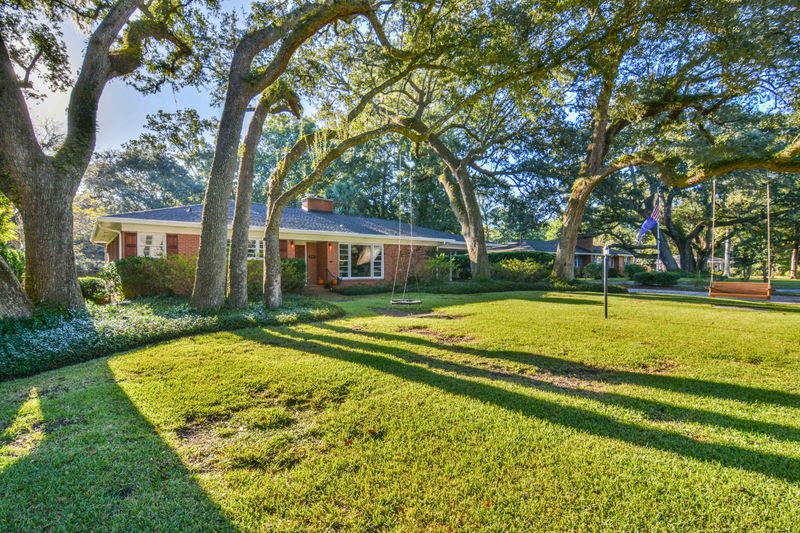 1590 Carterett Ave, Charleston, SC 29407