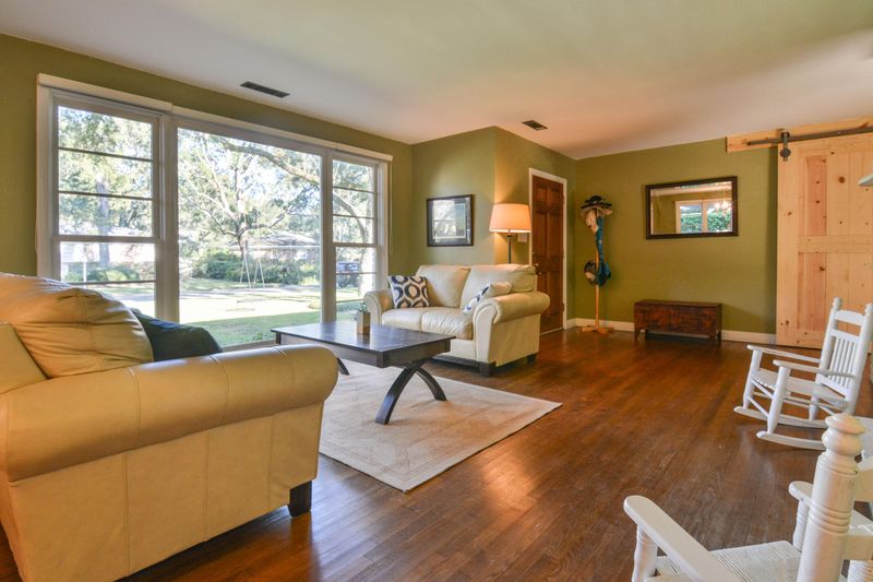 1590 Carterett Ave, Charleston, SC 29407