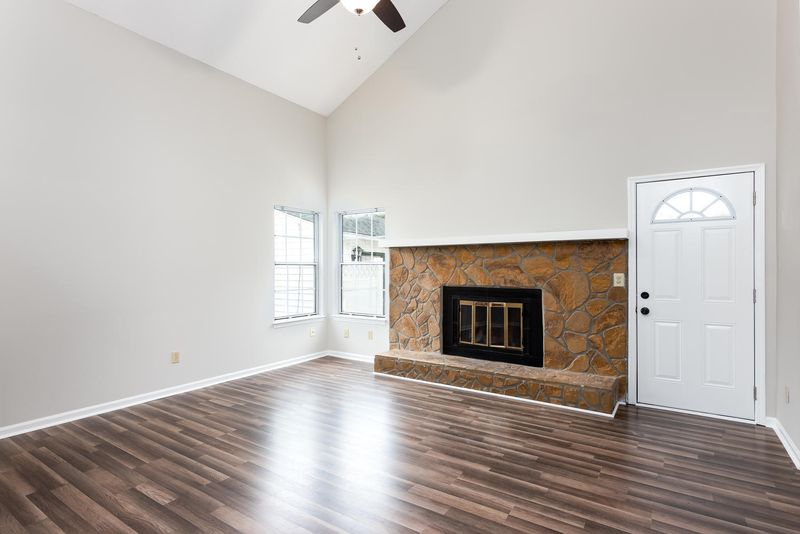 126 Cottonwood Dr, Summerville, SC 29483