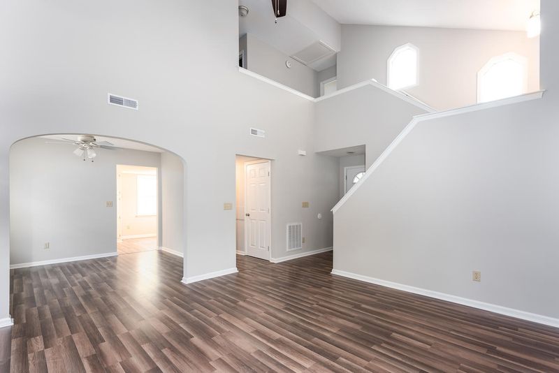 126 Cottonwood Dr, Summerville, SC 29483