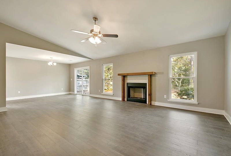 320 Canaberry Cir, Summerville, SC 29483