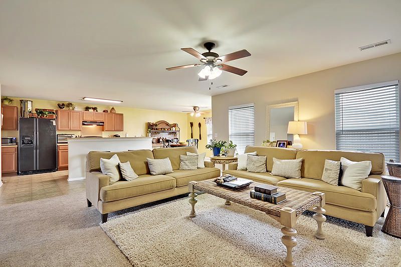 7006 Bellflower Ln, Hanahan, SC 29410