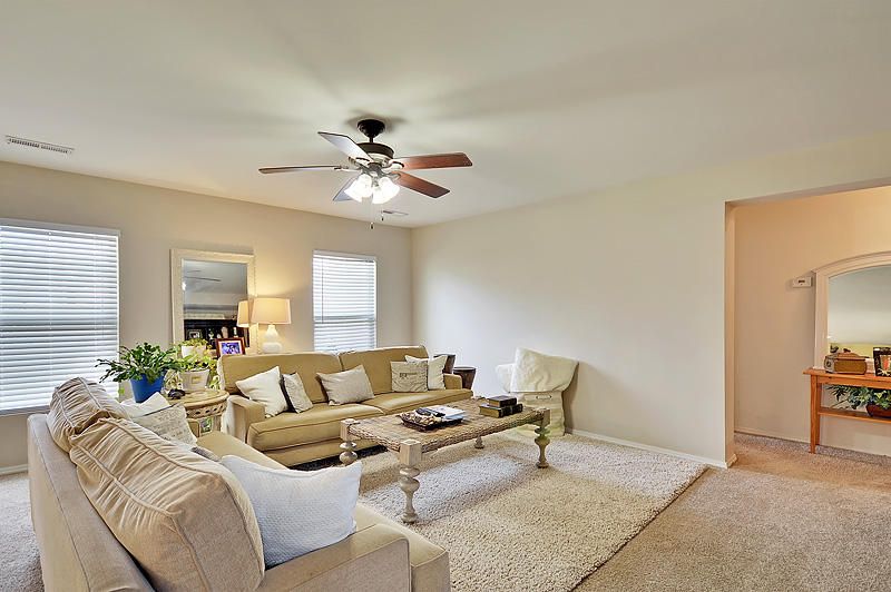 7006 Bellflower Ln, Hanahan, SC 29410