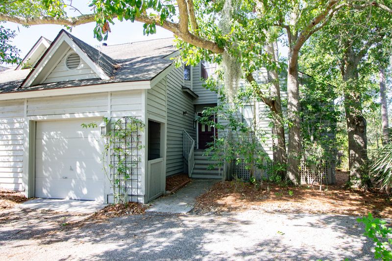 1051 Marsh Court Ln, Mount Pleasant, SC 29464