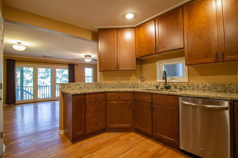 1051 Marsh Court Ln, Mount Pleasant, SC 29464