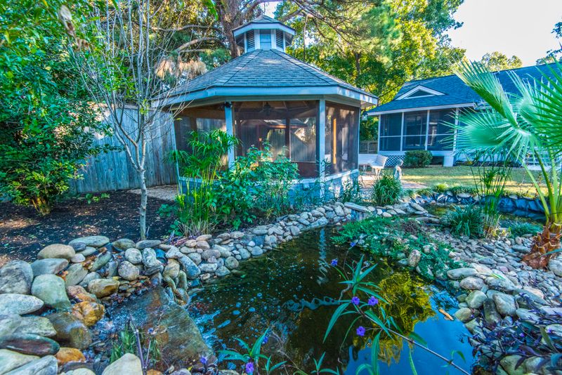 4 Pony Ln, Charleston, SC 29407