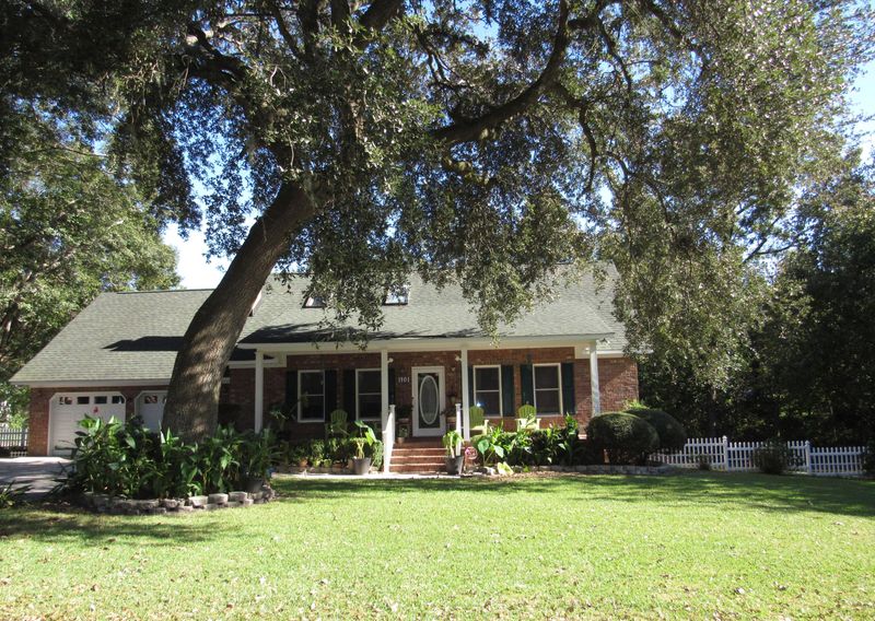 1101 Ruth Landolina Dr, Hanahan, SC 29410