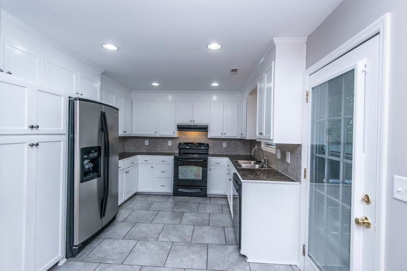 4228 Lavender Ln, North Charleston, SC 29420