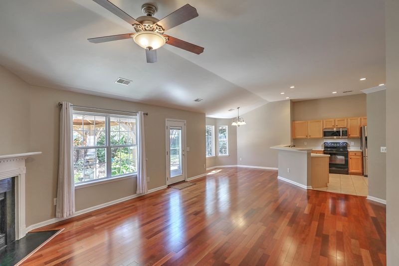 1220 Harcourt Ln, Charleston, SC 29414