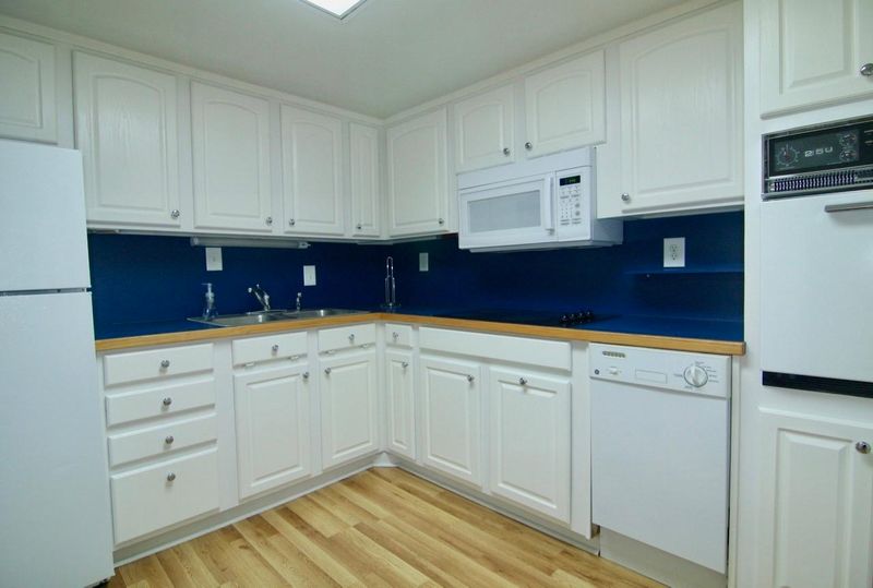 14 Lockwood Dr #4h, Charleston, SC 29401