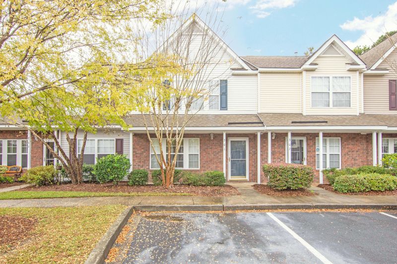 301 Yellow Hawthorn Cir, Summerville, SC 29483