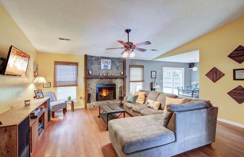 2725 Jobee Dr, Charleston, SC 29414