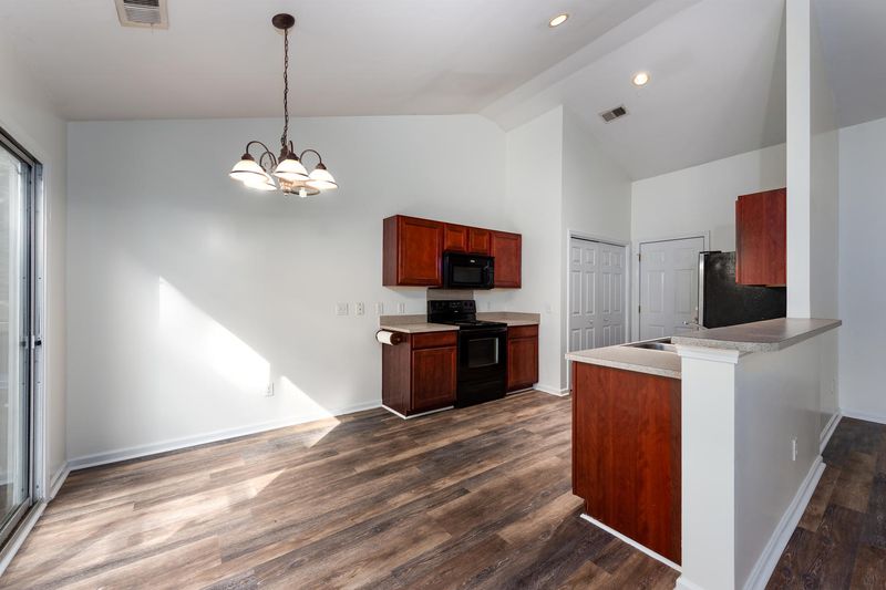 260 Avonshire Dr, Summerville, SC 29483