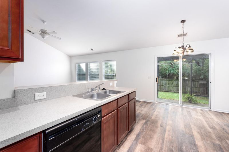 260 Avonshire Dr, Summerville, SC 29483