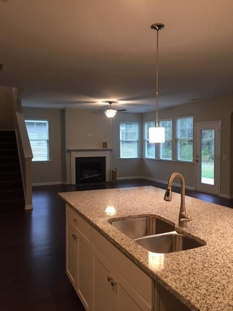 537 Man O War Ln, Moncks Corner, SC 29461