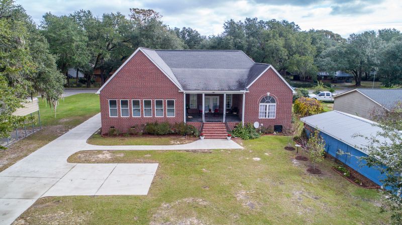 614 Hildebrand Dr, Bonneau, SC 29431