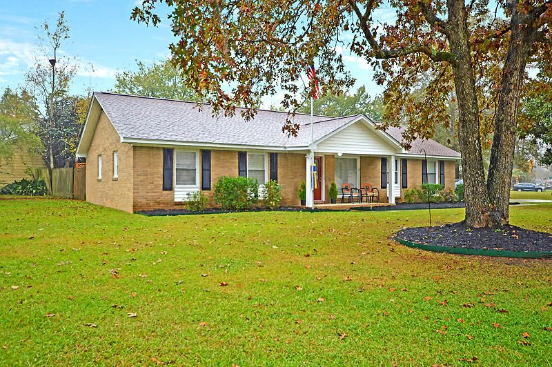 220 Foxborough Rd, Goose Creek, SC 29445