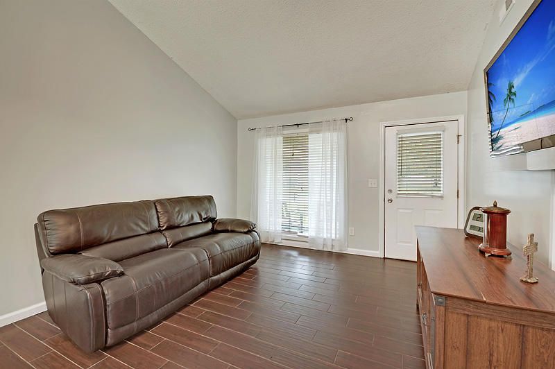 220 Foxborough Rd, Goose Creek, SC 29445