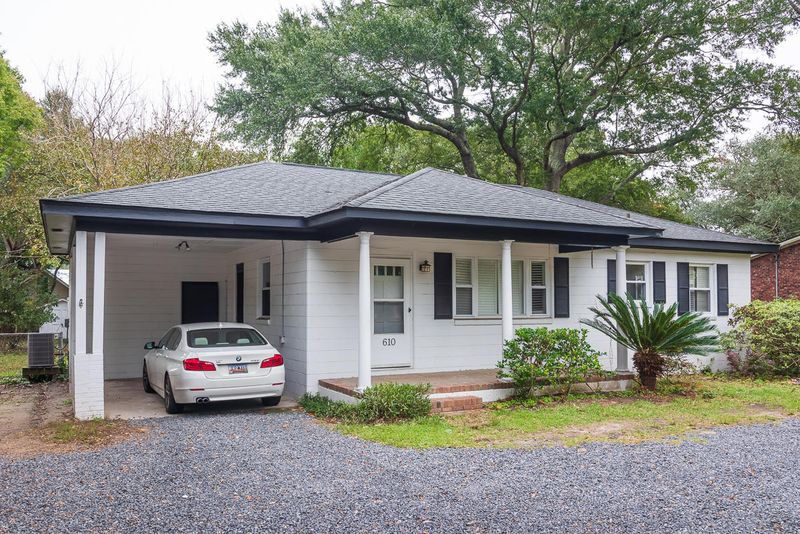 610 Simmons St, Mount Pleasant, SC 29464