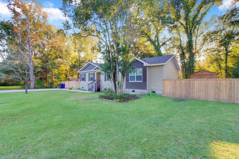 8957 Selah St, North Charleston, SC 29406