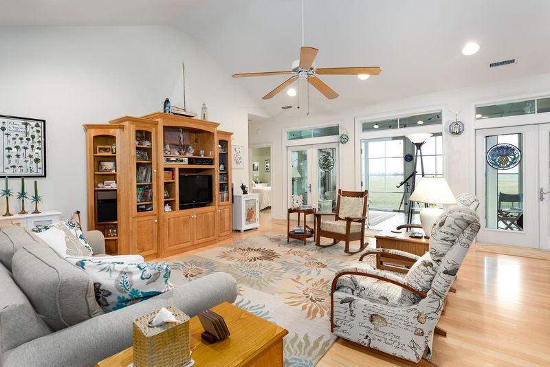 1301 Jungle Rd, Edisto Island, SC 29438