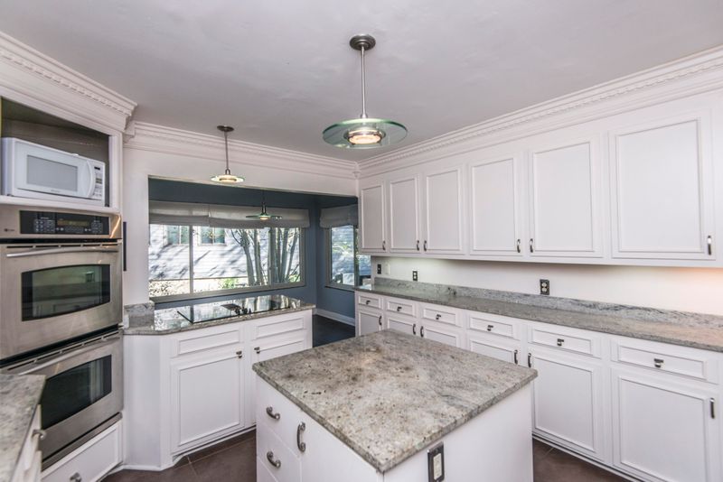 39 Arabian Dr, Charleston, SC 29407