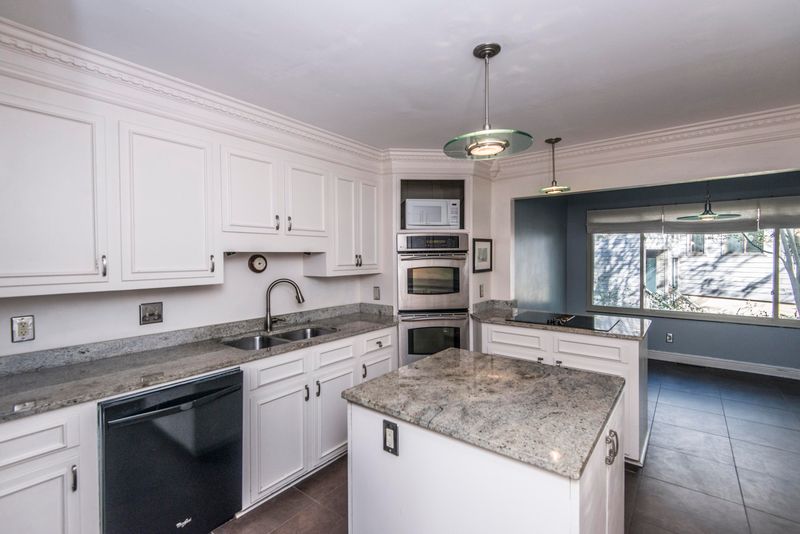 39 Arabian Dr, Charleston, SC 29407