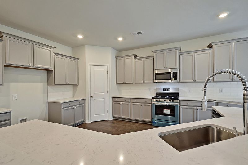 1104 Sappling Dr, Summerville, SC 29485