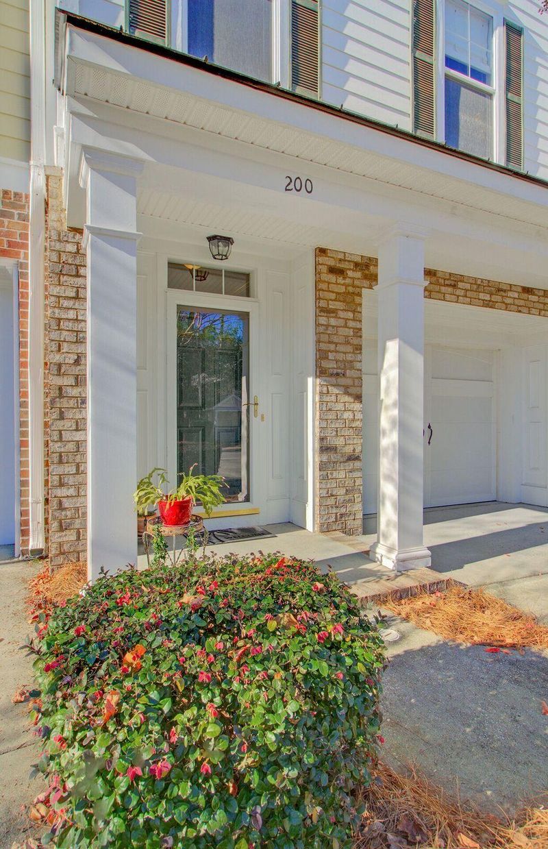 200 Fair Sailing Rd, Mount Pleasant, SC 29466