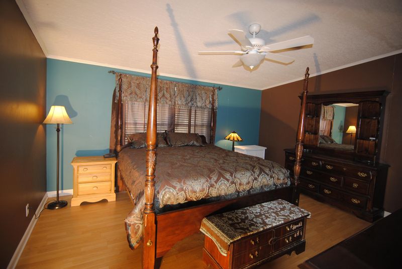 120 Foxden Ln, Bonneau, SC 29431